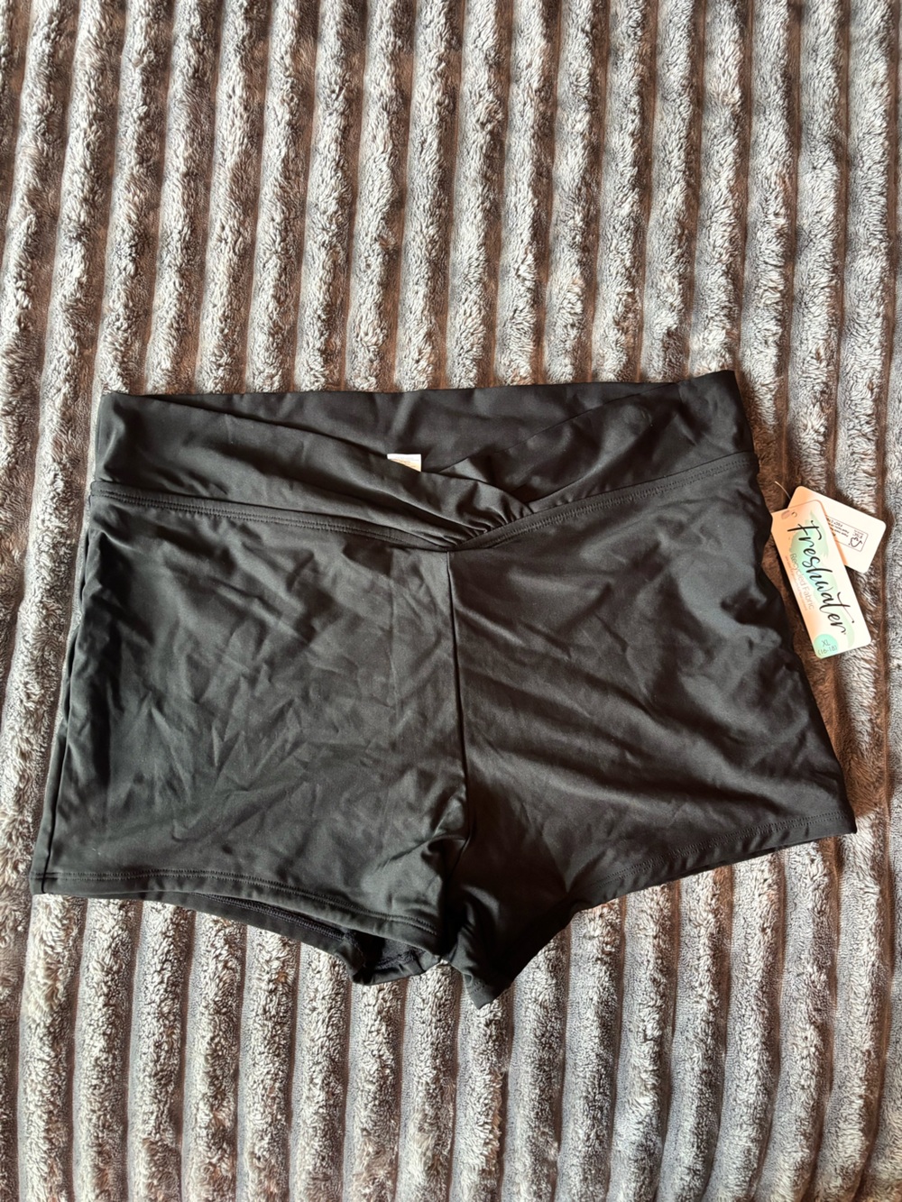Kohl's Freshwater Black V-Waist Swim Shorts Size Large NWT